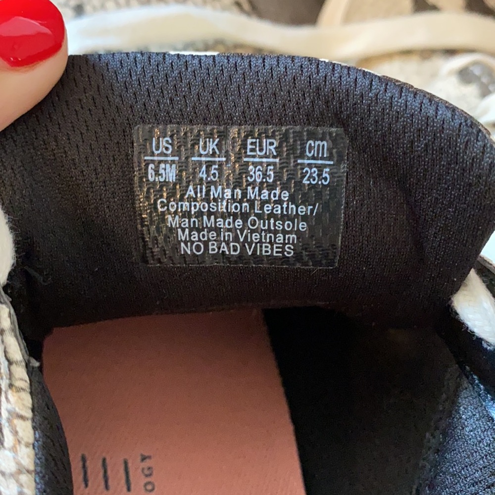LIKE NÉW DR. SCHOLLS BE FREE 6.5 SHOE - Picture 7 of 8